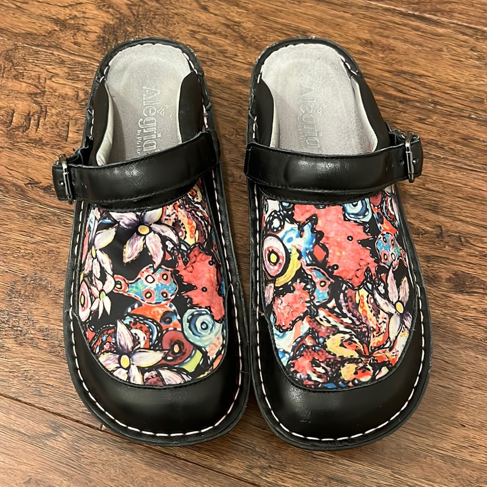Alegria Clogs
